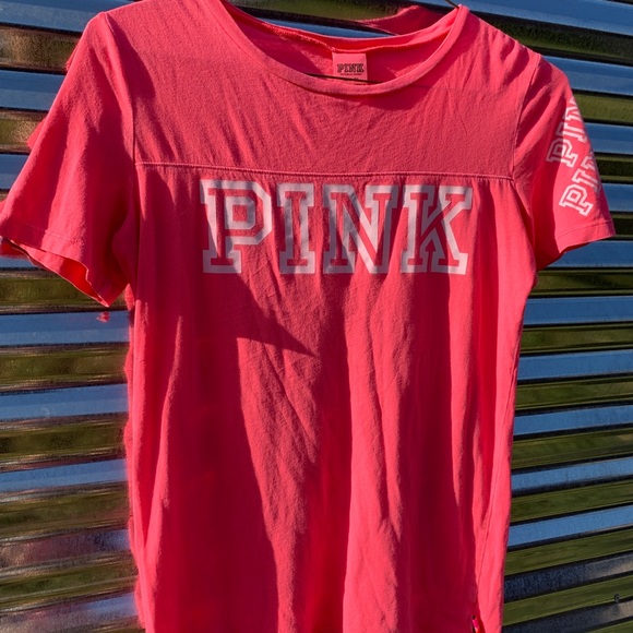 vs pink tee - Picture 2 of 3